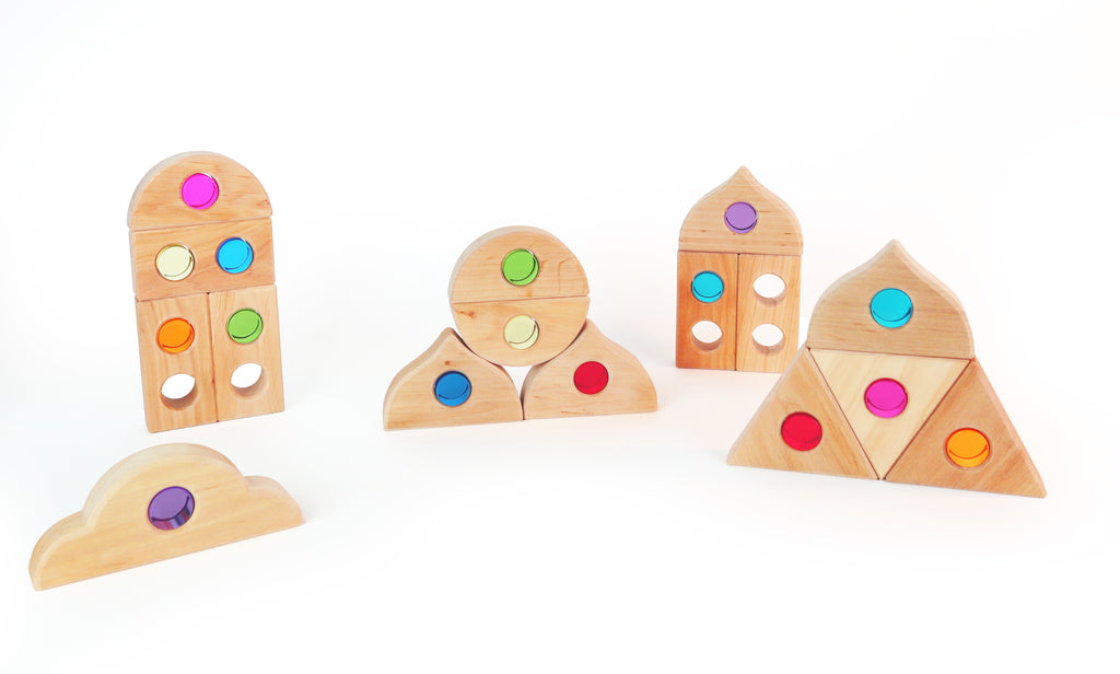 Cilindri di Luce Bauspiel – set luminoso in legno con elementi trasparenti colorati
