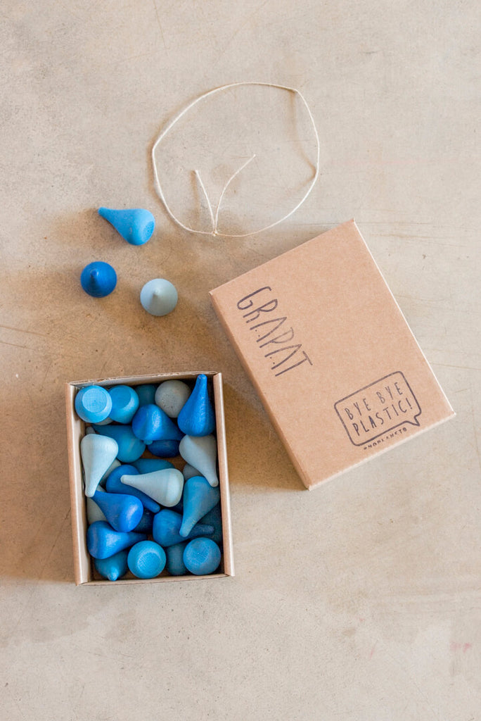 Scatola Grapat con le gocce Mandala Water Drops in diverse tonalità di blu e cordino decorativo