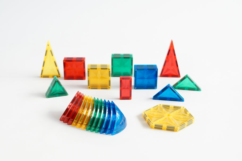 Set di costruzioni magnetiche Cleverclixx Curved Pack Intense con forme curve colorate per bambini.